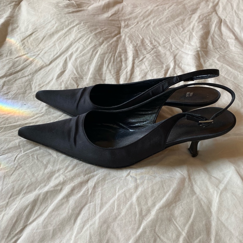 Vera Wang pointed toe sling back kitten heels
